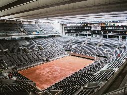 SIN ACTIVIDAD. La cancha Philippe Chatrier, escenario principal de Roland Garros, no será utilizada hasta septiembre próximo. AP