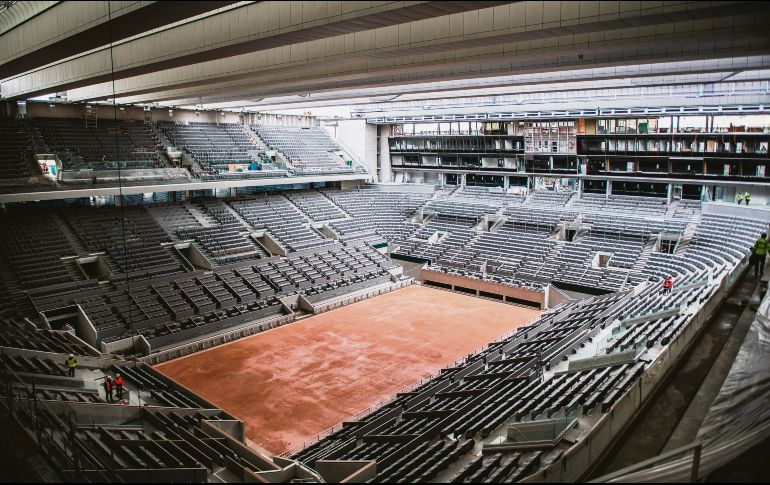 SIN ACTIVIDAD. La cancha Philippe Chatrier, escenario principal de Roland Garros, no será utilizada hasta septiembre próximo. AP