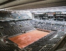 SIN ACTIVIDAD. La cancha Philippe Chatrier, escenario principal de Roland Garros, no será utilizada hasta septiembre próximo. AP