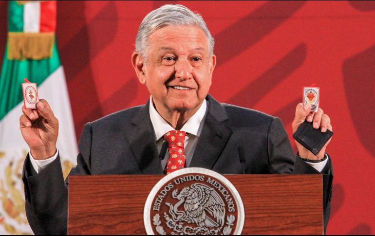 El Presidente Andrés Manuel López Obrador presumió que sus amuletos son la fórmula para combatir el coronavirus, además de “la honestidad y no permitir la corrupción”. NOTIMEX/J. Lira