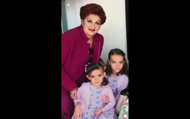 Carmen Gerini con dos de sus sobrinas.