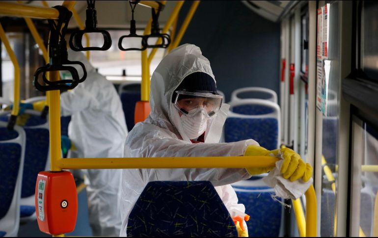 Ante la rápida propagación del COVID-19, el Kremlin señala que no descarta reforzar las medidas restrictivas adoptadas para frenar la pandemia del coronavirus en la Federación Rusa. EFE / EPA / A. Maltsev