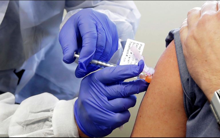 Investigadores de EU comenzaron a probar en humanos una vacuna experimental contra el coronavirus. AP/ARCHIVO