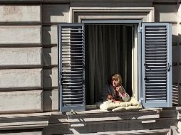 El confinamiento a gran escala impuesto en varios países europeos, siguiendo el ejemplo de China, podría poner a prueba la salud psíquica de algunos. EFE / A. Caballero