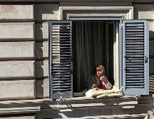 El confinamiento a gran escala impuesto en varios países europeos, siguiendo el ejemplo de China, podría poner a prueba la salud psíquica de algunos. EFE / A. Caballero