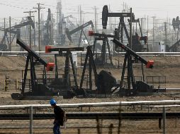 El petróleo de Texas cerró en los 20.37 dólares por barril, su cotización más baja en 18 años. AP/ARCHIVO