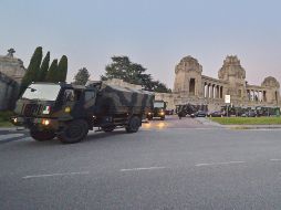 Camiones militares en el cementerio de Bérgamo. El camposanto ya no puede gestionar la emergencia y la espera para las cremaciones supera ya la semana. EFE/F. Venezia