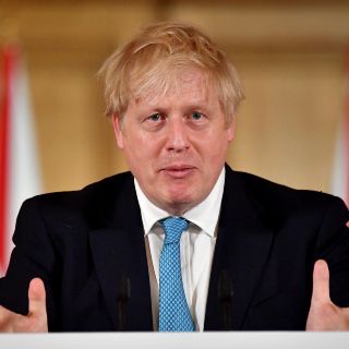 Reino Unido puede "invertir la tendencia" del COVID-19 en 12 semanas: Johnson