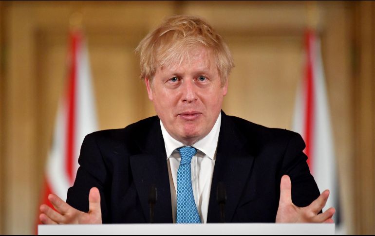 El primer ministro Boris Johnson habla durante su conferencia de prensa diaria. EFE/L. Neal