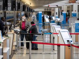 Advierten que quienes viajen deben estar preparados para permanecer en el extranjero 