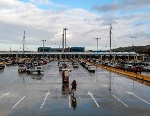 Por la frontera común a diario transitan un  millón de personas y se intercambian bienes y servicios por un valor de mil 700 millones de dólares. AFP/ARCHIVO