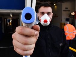 Las personas que tengan fiebre, tos y dificultad para respirar deben buscar atención médica. EFE / ARCHIVO