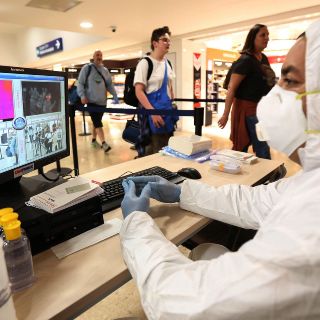 México descarta suspender vuelos de Europa; analiza restricciones