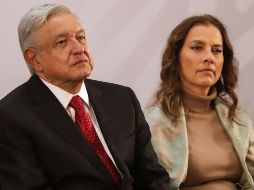 El Presidente Andrés Manuel López Obrador y la presidenta honoraria del Consejo Asesor de la Coordinación Nacional de Memoria Histórica y Cultural de México. NTX / ARCHIVO