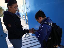 Remarcan la importancia de mantener las medidas de higiene en todas partes, como el lavado de manos y la aplicación de gel desinfectante. EFE/S. Gutiérrez