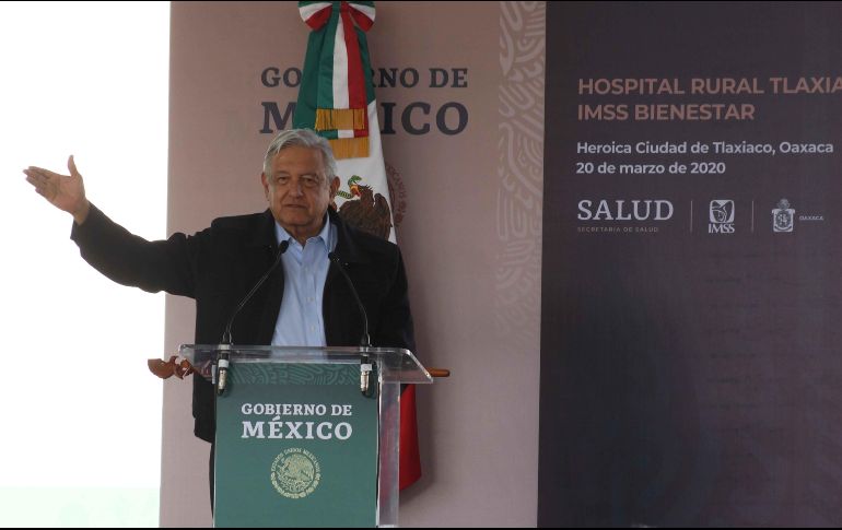 El Presidente Andrés Manuel López Obrador habla durante su visita al Hospital Rural de Tlaxiaco. SUN
