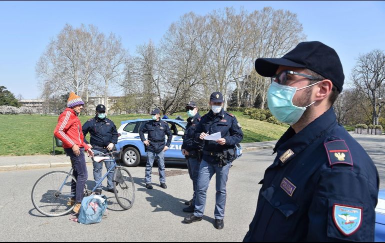 En las últimas 24 horas, cuatro mil 821 personas han sido identificadas con coronavirus y 943 se han curado. EFE / EPA / A. Di Marco