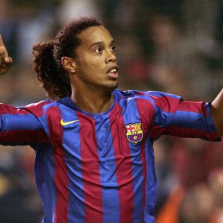 En la cárcel, Ronaldinho festeja su cumpleaños