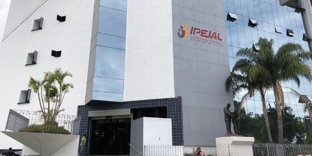 Proveedores de medicamentos reclaman a Ipejal adeudo de tres MDP