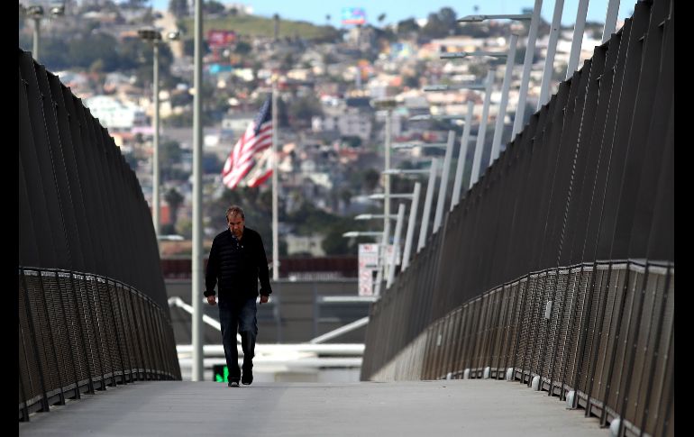 Los cruces fronterizos de Ciudad Juárez y Tijuana lucieron desolados al entrar en vigor la medida. AP/S. Haffey