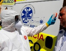 SSa reporta que están en proceso de dictaminarse dos defunciones sospechosas, posiblemente asociadas a COVID-19. AFP / ARCHIVO