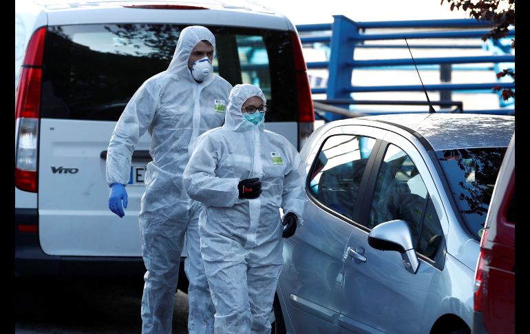 Luego de darse a conocer el anuncio, miembros de la Unidad Militar de Emergencias acudieron al lugar para acondicionarlo adecuadamente. EFE/Mariscal