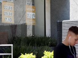 En ventanillas de bancos, el dólar se vendió aún más caro, en medio de preocupaciones por el impacto económico que tendrá a nivel global el avance del nuevo coronavirus. Xinhua/S. Quintero