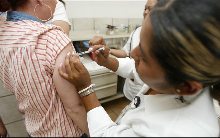 Debido a la actual contingencia por COVID-19, los módulos de vacunación se ubicarán al exterior de los centros de salud. EL INFORMADOR / ARCHIVO