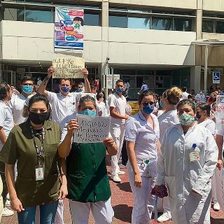 Personal del IMSS en la ZMG protesta por falta de material