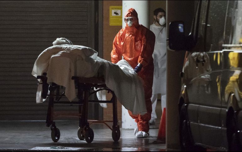 España llegó este lunes a su peor día con 462 muertos con coronavirus. EFE / M. Guillén