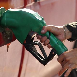 Baja en gasolina contiene inflación en la primera quincena de marzo