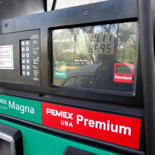 No aumentar precios de combustibles, pide López Obrador a gasolineros