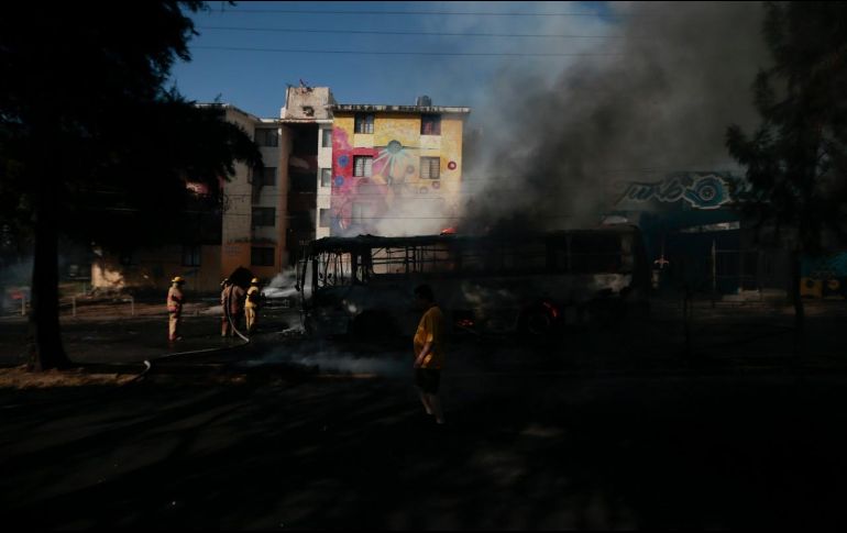 El fuego rápido se propagó y se registró una explosión por el tanque de la gasolina. EL INFORMADOR / F. Atilano