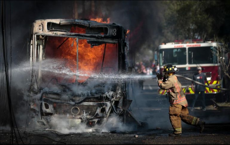 El fuego rápido se propagó y se registró una explosión por el tanque de la gasolina. EL INFORMADOR / F. Atilano