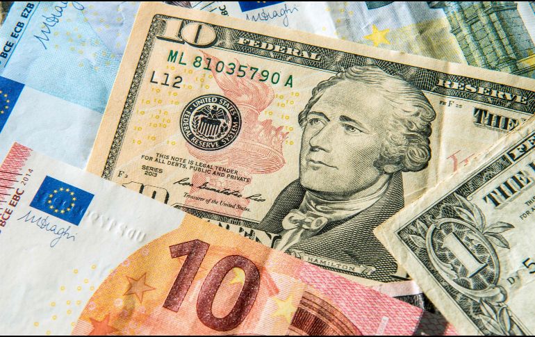 El euro frente al dólar se aprecia 0.20%, subiendo por cuarto día consecutivo. AFP / ARCHIVO