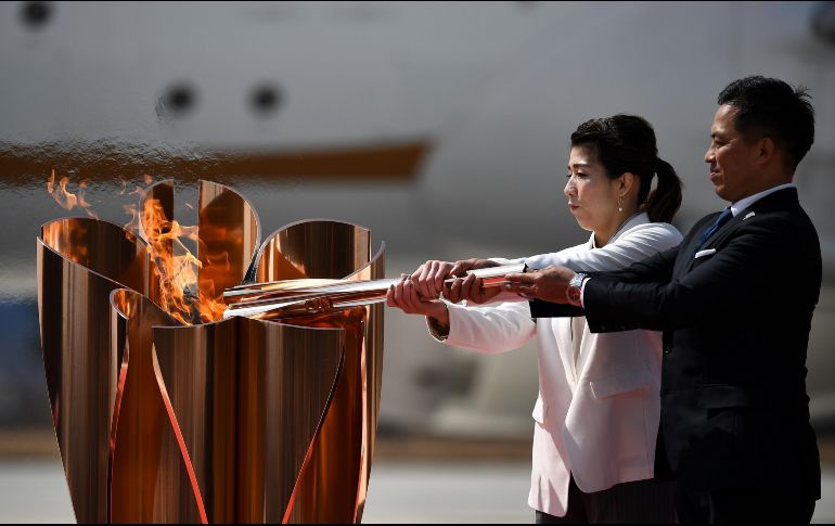 Por ahora, la flama se mantendrá en Japón, a donde hace unas semanas llegó procedente de Grecia, en una ceremonia discreta que se realizó a puerta cerrada, como medida contra el coronavirus. AFP / ARCHIVO