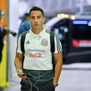 Andrés Guardado exhorta a quedarse guardados ante COVID-19