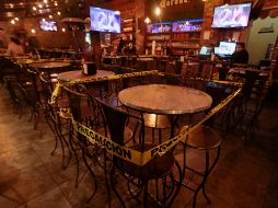 La mayoría de los meseros viven al día y obtienen sus ingresos de las propinas en bares, cantinas y discotecas. EL INFORMADOR / ARCHIVO