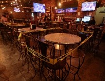 La mayoría de los meseros viven al día y obtienen sus ingresos de las propinas en bares, cantinas y discotecas. EL INFORMADOR / ARCHIVO