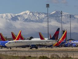 La caída en los viajes y el cierre de fronteras impactó en la industria de la aviación comercial. Para aerolíneas, la asignación contemplada es de 25 mil millones de dólares. AFP/ARCHIVO