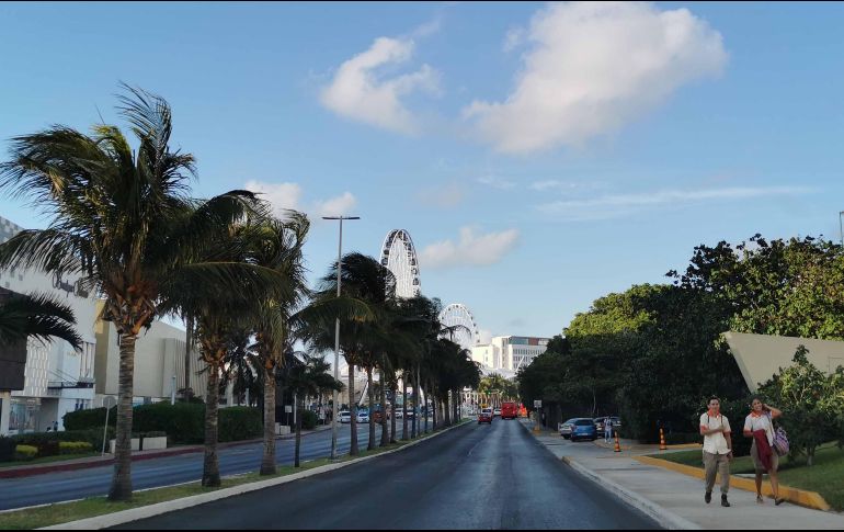 La alcaldesa de Cancún anunció que a partir de hoy se restringirá la presencia de personas en las calles. SUN / ARCHIVO