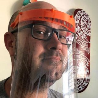 Un floridano fabrica "escudos faciales" con impresoras 3D