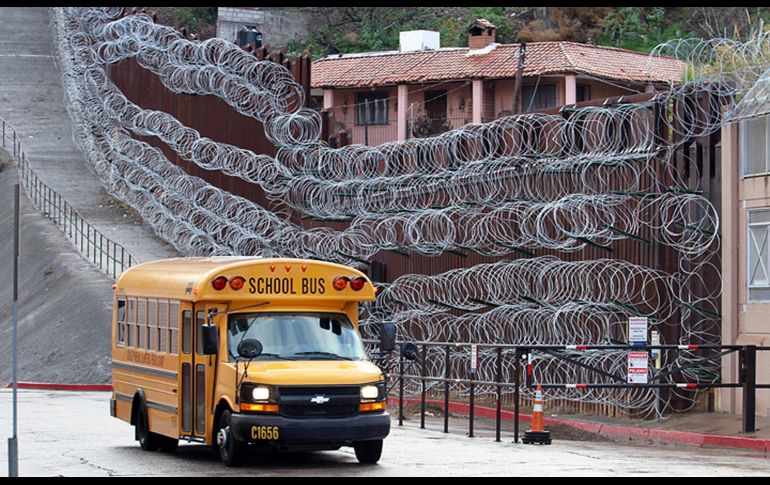 Frontera en Nogales, Sonora, con Arizona. Autoridades estadounidenses reforzaron el año pasado este punto para frenar el acesso de migrantes desde México. AP/ARCHIVO
