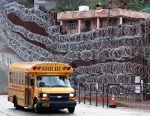 Frontera en Nogales, Sonora, con Arizona. Autoridades estadounidenses reforzaron el año pasado este punto para frenar el acesso de migrantes desde México. AP/ARCHIVO