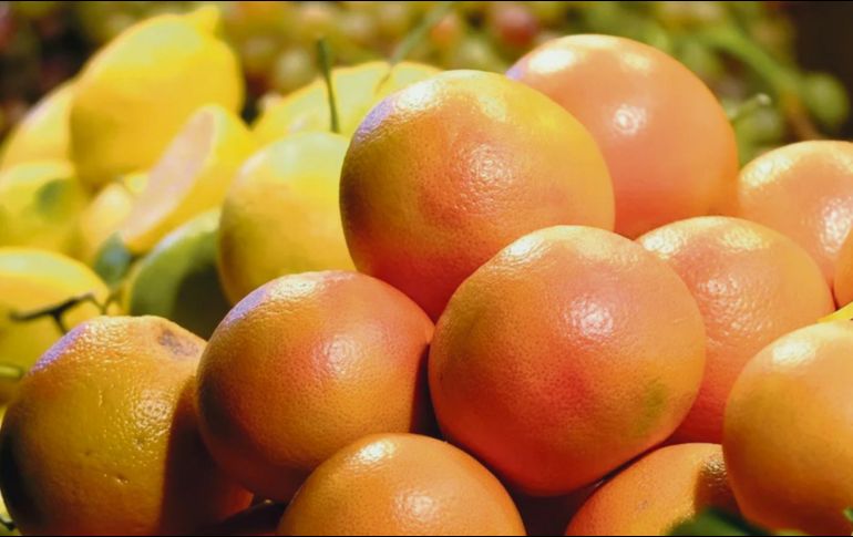 LOS CÍTRICOS. Toronjas, limones y guayabas son ricas en vitamina C. SUN