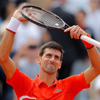 Djokovic dona un millón de euros contra el coronavirus en Serbia