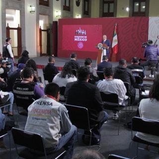 Por COVID-19, revisan a reporteros de la "mañanera" de López Obrador