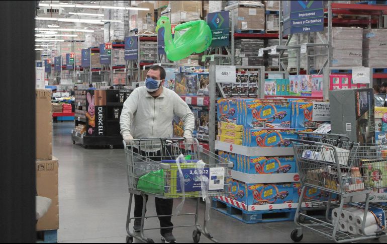 Centros y plazas comerciales registran escasez de clientes, debido a las recomendaciones por parte de autoridades sanitarias de evitar lugares públicos para evitar el esparcimiento del coronavirus. NTX / G. Durán