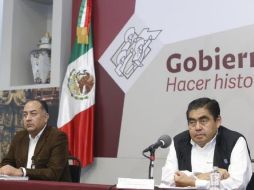 El gobernador Miguel Barbosa dijo que, de acuerdo con las medidas implementadas por el gobierno de EU, no habrá traslados de cuerpos por el momento. TWITTER/@MBarbosaMX