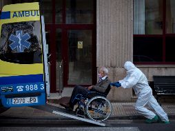 A pesar de que la cifra de muertes alcanzó un nuevo máximo diario, el aumento porcentual de nuevos casos alcanzó su menor cifra en varias semanas. EFE / B. Lorenzo